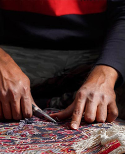 رفو گری قالی در قالیشویی محمودآباد